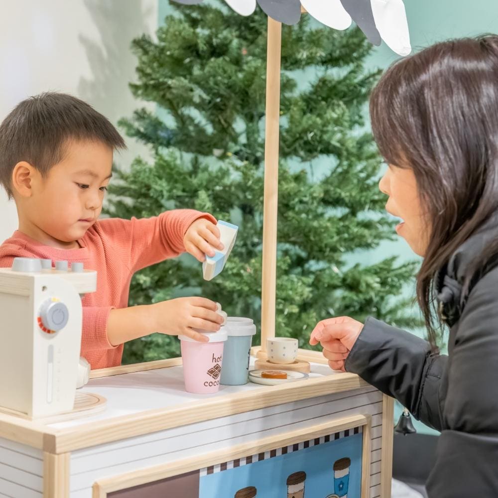 Child doing experiment in the Seattle Children's Museum