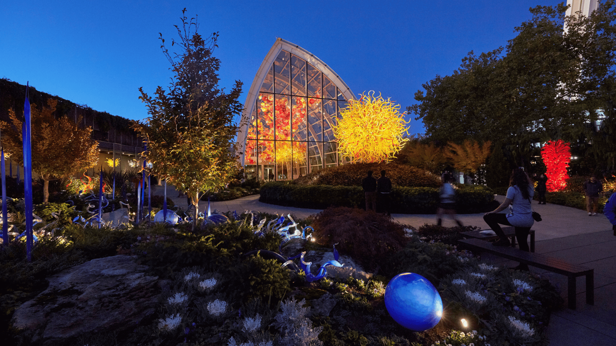 Top Seattle Tours For First Time Visitors - Seattle Attractions - Chihuly Garden & Glass